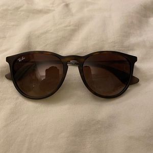 Erika real Ray-Bans